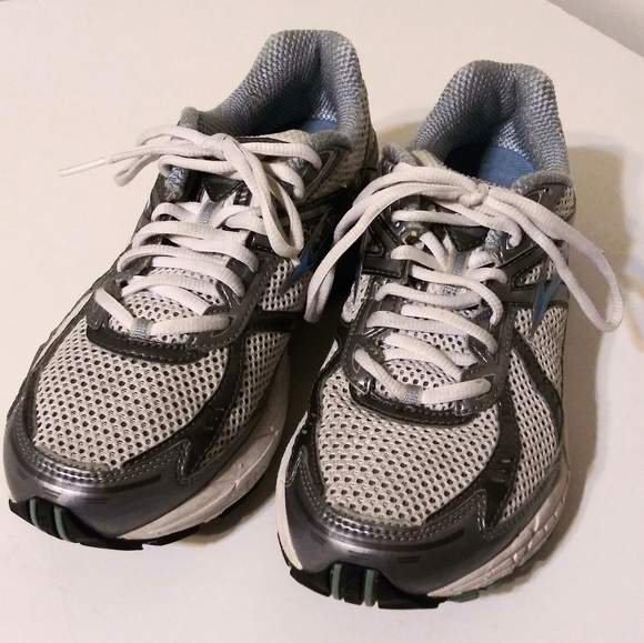 brooks running shoes ravenna 4